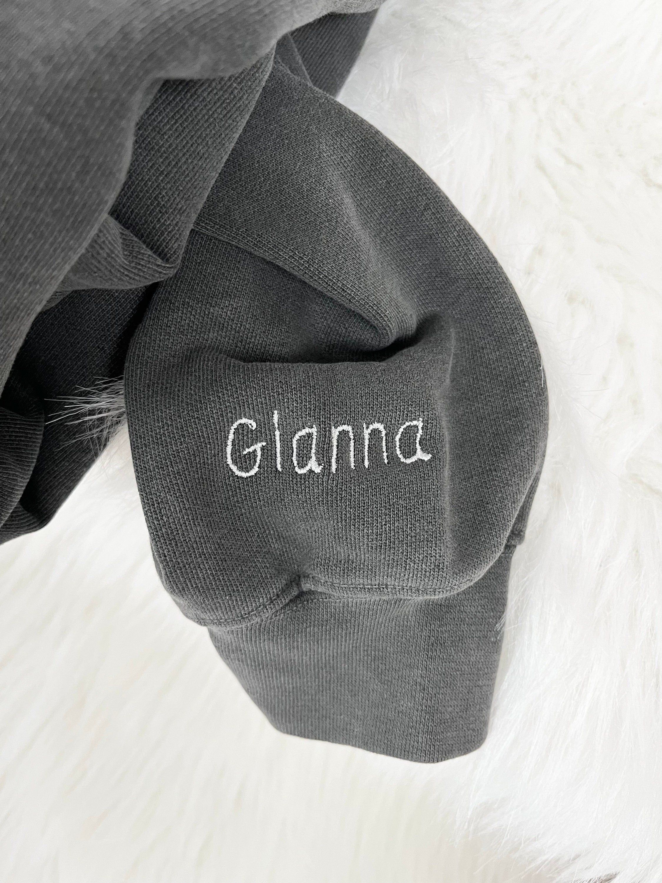 Mama sweater embroidered with baby clothing, personalized sweater, baby outfit, appliqué, keepsake, gift for mom, mama clothing, baby
